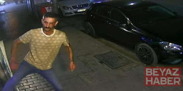 İş yerinin camını tekmeyle kıran şüpheliyi esnaf yakaladı; olay anı kamerada