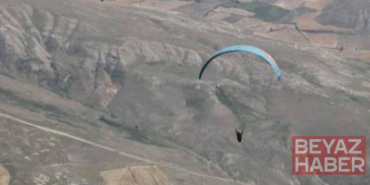 Kayalıklara düşen yamaç paraşütü pilotu öldü