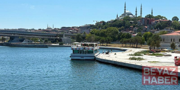 Haliç’te tur teknesi köprü ayağına çarptı; personel denize düştü: Arama çalışmaları sürüyor