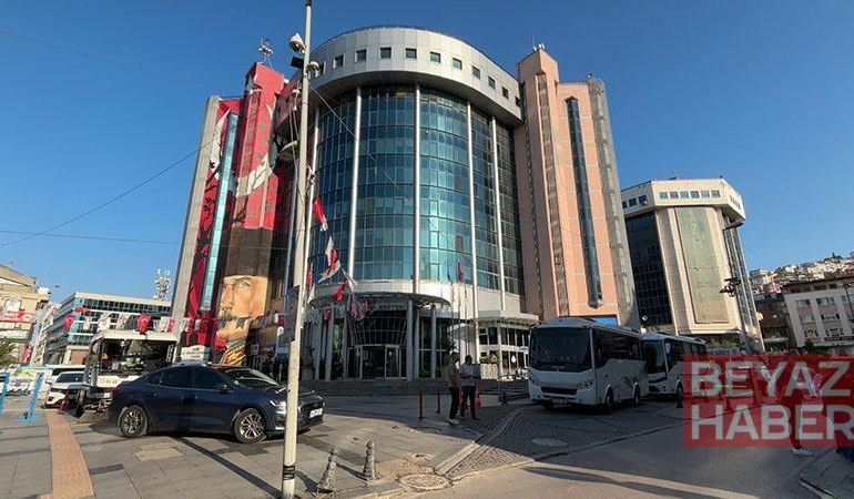 İzmit Belediye Başkanı ile eşi gözaltına alındı