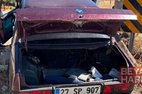 Refüje çarpan otomobildeki 3 kişi yaralandı