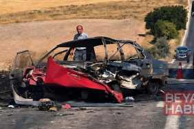 Çarpışan otomobillerden biri alev aldı: 1 ölü, 2 yaralı