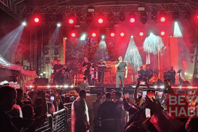 Semicenk konserine gelenler sağanak yağmura rağmen alandan ayrılmadı