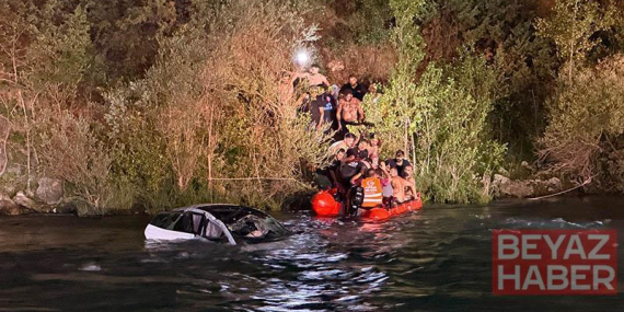 Tunceli’de otomobil takla atıp Munzur Nehri’ne düştü: 2 yaralı