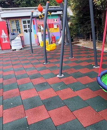 Avcılar’da çocuk parkına kurulan salıncakta 5 günde 4 kişi yaralandı
