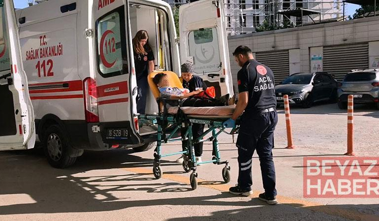Ailesinin anahtarı unuttuğu çocuk, eve girmek için tırmandığı 2