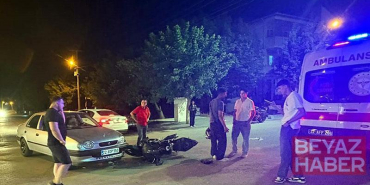 Otomobil ile motosiklet çarpıştı: 2 yaralı