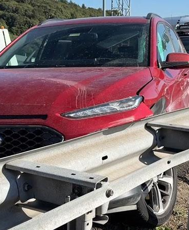 Bolu Dağı Tüneli girişinde otomobil bariyerlere çarptı: 2 yaralı