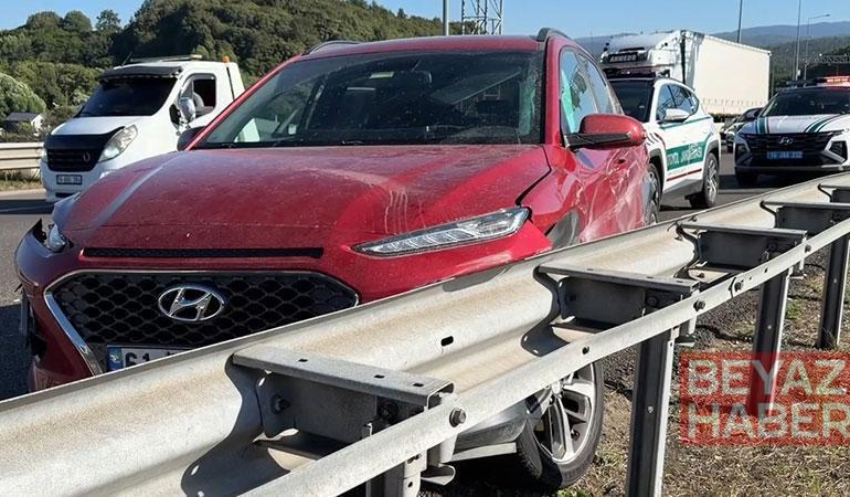 Bolu Dağı Tüneli girişinde otomobil bariyerlere çarptı: 2 yaralı