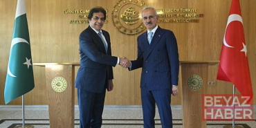 Bakan Uraloğlu, Pakistanlı mevkidaşı Abbasi ile bir araya geldi