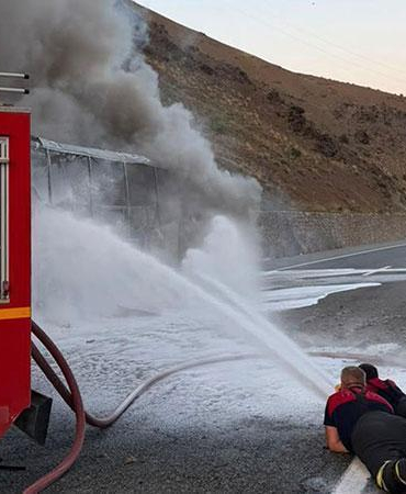 Erzincan’da yolcu otobüsü yandı
