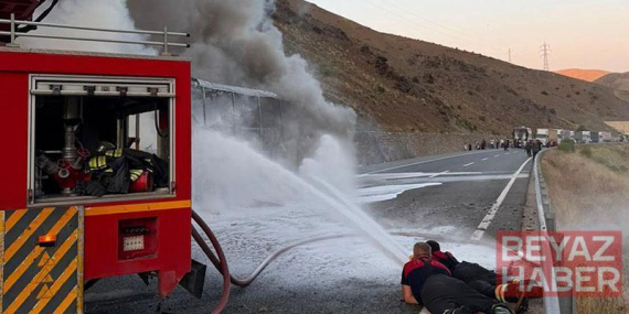Erzincan’da yolcu otobüsü yandı