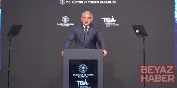 Bakan Ersoy: Turizm geliri ilk 6 ayda 25 milyar 746 milyon dolar oldu