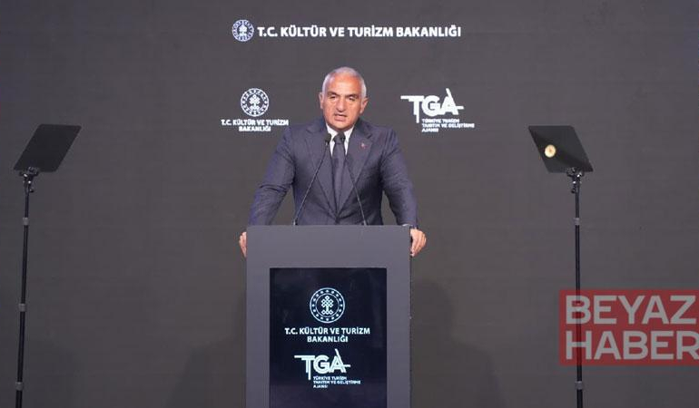 Bakan Ersoy: Turizm geliri ilk 6 ayda 25 milyar 746 milyon dolar oldu