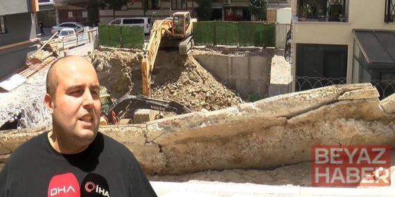 Kağıthane’de iş makinesi yan binanın balkonunu yıktı: Ev sahibi