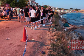 Dayandıkları demir bariyerin kopması sonucu sahildeki kayalıklara düşen 2 kişi yaralandı