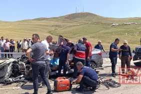 Kaza sonrası araç hurda yığınına döndü: 2 ölü, 1 yaralı