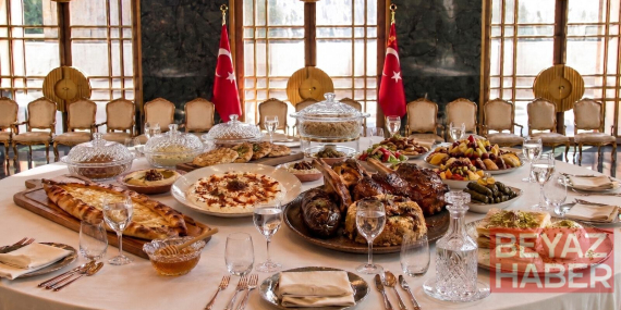 NATO liderlerine sunulan şatafatlı menü ortaya çıktı: Taş fırın pide, dana kaburga, Sütlü Nuriye...