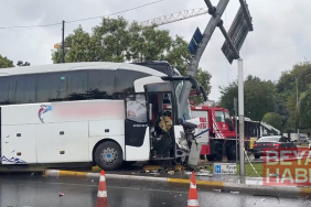 Eyüpsultan'da yolcu otobüsü ile otomobil çarpıştı, 30 kişi yaralandı