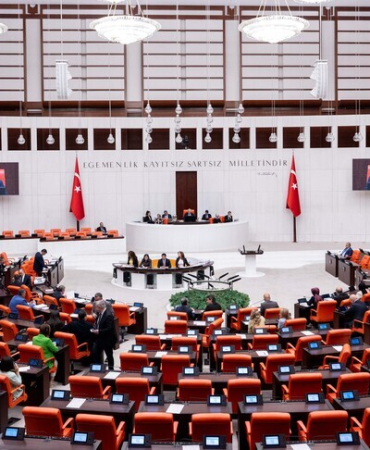 Öğrenci affına ve yükseköğretime ilişkin düzenlemeleri içeren kanun teklifi TBMM Genel Kurulunda kabul edildi