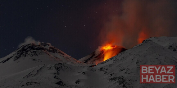 İtalya'da Etna Yanardağı yeniden güçlü şekilde kül püskürttü