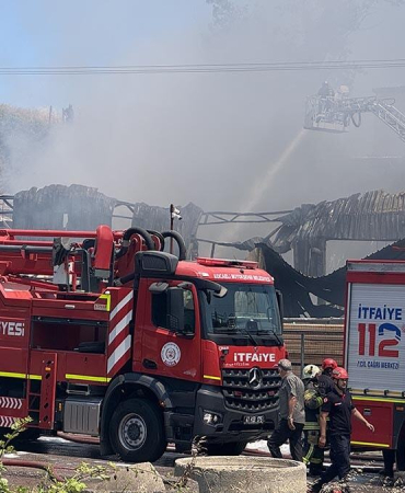 Kocaeli'de fabrikada yangın: 1 kişi öldü, 2 kişi yaralandı