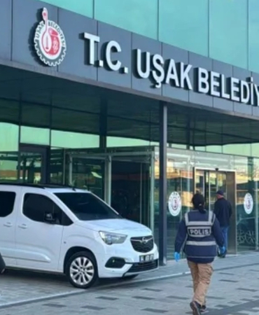 Uşak Belediyesi'nde 'Belediyeden maaş, özel şirkette mesai' soruşturması