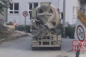 Mikserin yola beton dökmesi kamerada