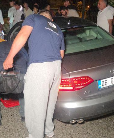 Kazaya karışmamak için manevra yapıp ağaca çarptı: 1 yaralı