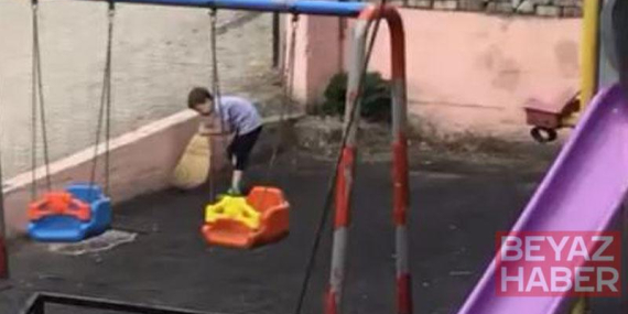 Çocuklar, oynadıkları parkı temizledi