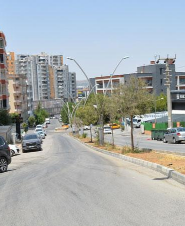 Mardin’de hava sıcaklığı 40 derecenin üzerine çıktı; cadde ve sokaklar boş kaldı