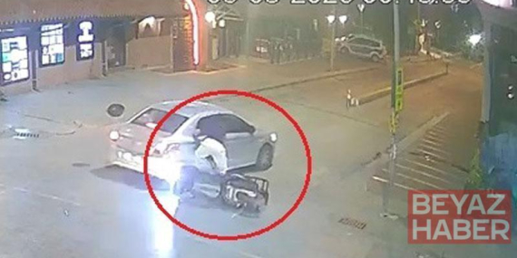 Eskişehir’de motosiklet otomobile çarptı; kaza kamerada