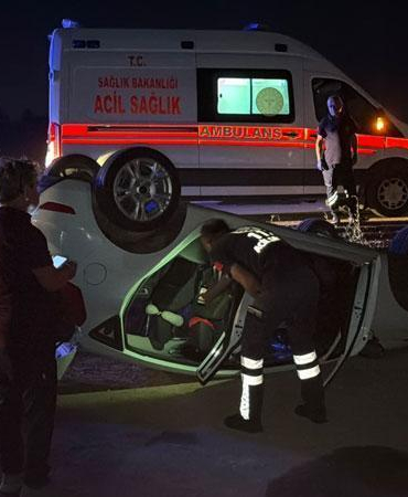 Eskişehir’de şarampole devrilip takla atan otomobildeki 2 kişi yaralandı