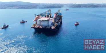 Dev vinç gemisi İstanbul Boğazı