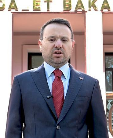 Bakan Gürlek: Şehitlerimizin aziz hatıralarını incitecek hiçbir tasarrufa izin verilmeyecek