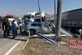 Freni boşalan TIR, kırmızı ışıkta bekleyen araçlara çarptı: 1 ölü, 9 yaralı
