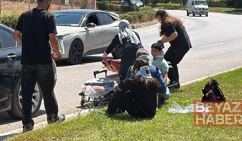 Kaza ihbarına giden polis aracına otomobil çarptı: 1’i polis, 1’i bekçi 6 yaralı