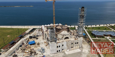 Eski TBMM Başkanı Kahraman, yapımı süren Recep Tayyip Erdoğan Camii’nde incelemede bulundu