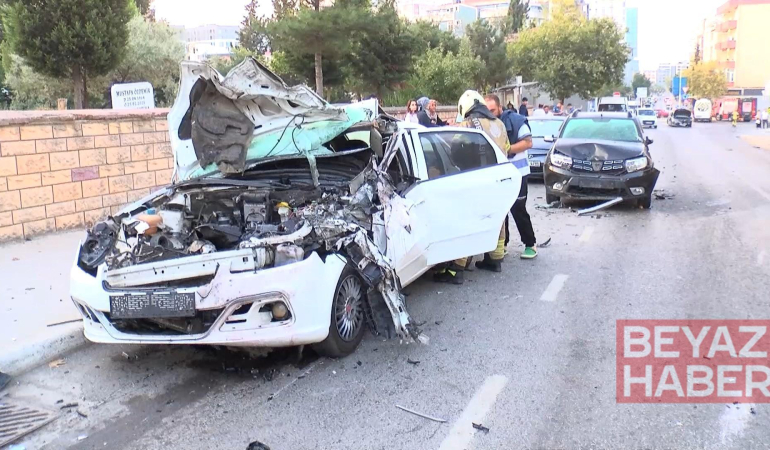 Kartal’da otomobil, park halindeki 3 araca çarptı: 2 yaralı