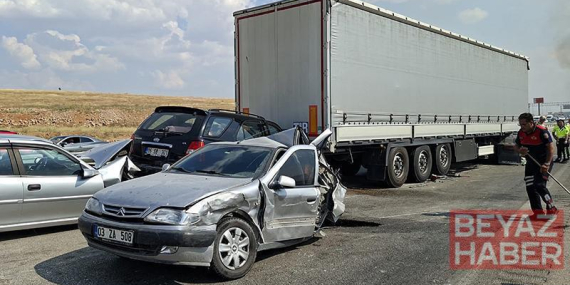 Anız yangını nedeniyle görüş mesafesi düştü; 13 araç birbirine girdi