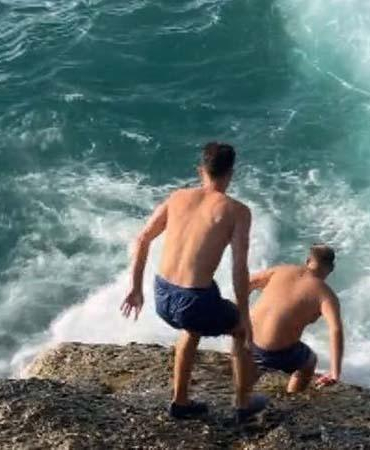 Arnavutköy’de boğulma tehlikesi geçiren kişiyi arkadaşları son anda kurtardı