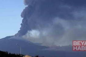 Etna Yanardağı kül püskürttü
