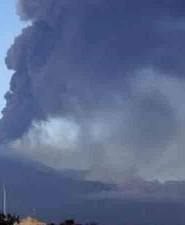 Etna Yanardağı kül püskürttü