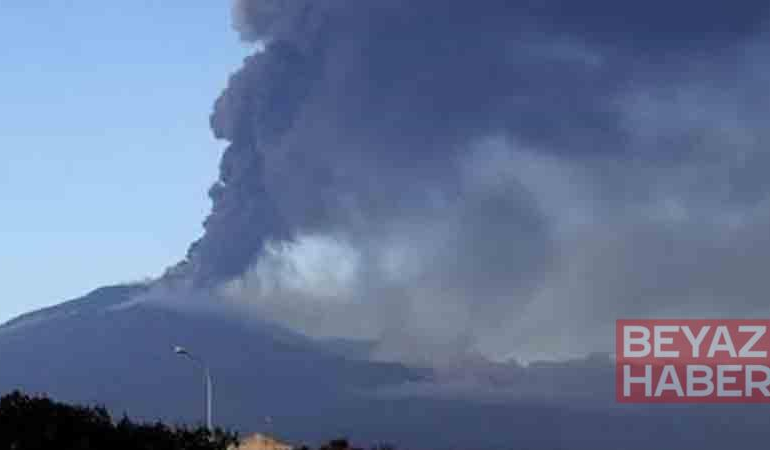 Etna Yanardağı kül püskürttü