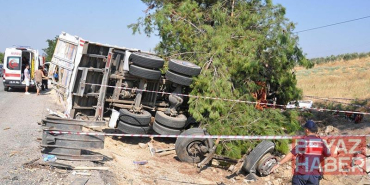 Yolcu otobüsü, kamyona arkadan çarptı: 1 ölü, 7 yaralı