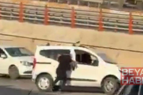 Kavga ettiği kardeşinin aracına tutunup, camdan girmeye çalıştı