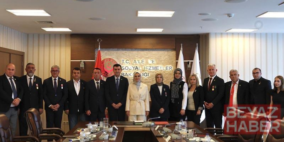 Bakan Göktaş, şehit aileleri ve gazilerle bir araya geldi
