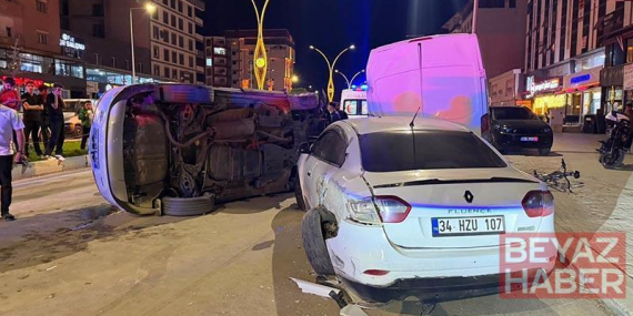 Otomobil, park halindeki 2 araca çarpıp devrildi; 4 yaralı