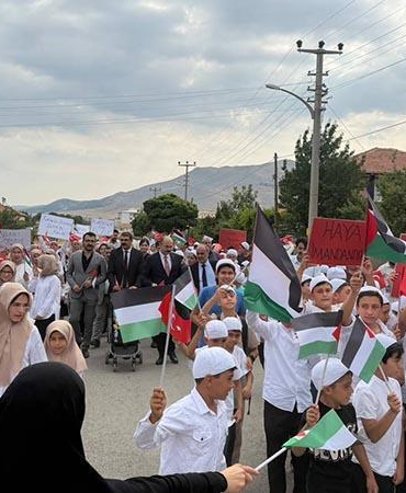 Kur’an kursu öğrencilerinden Gazze