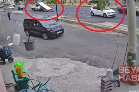 Sürücüsünün ani fren yaptığı kamyonetteki demirler yola saçıldı; o anlar kamerada